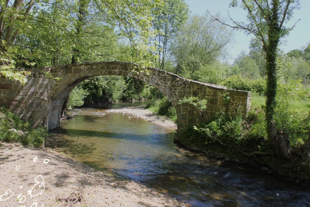 Pont roman sur rivière de Sare